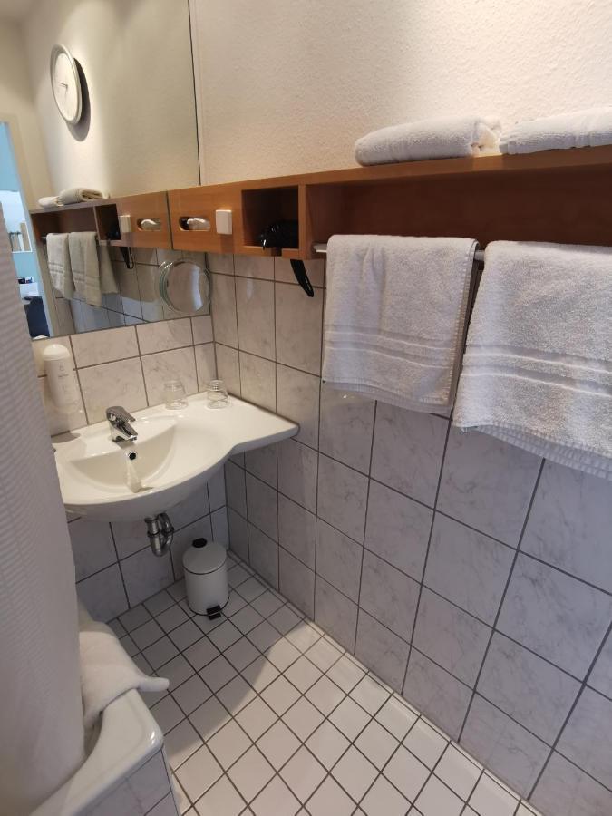 Max Hotel Duesseldorf Self-Check-In Ngoại thất bức ảnh