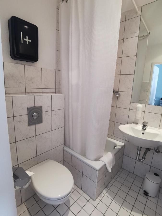 Max Hotel Duesseldorf Self-Check-In Ngoại thất bức ảnh