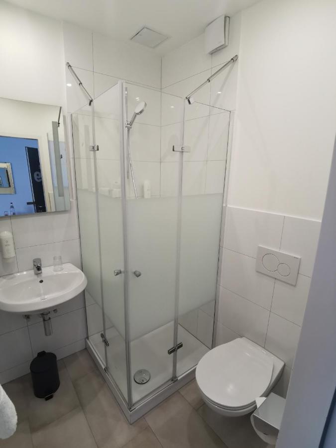 Max Hotel Duesseldorf Self-Check-In Ngoại thất bức ảnh