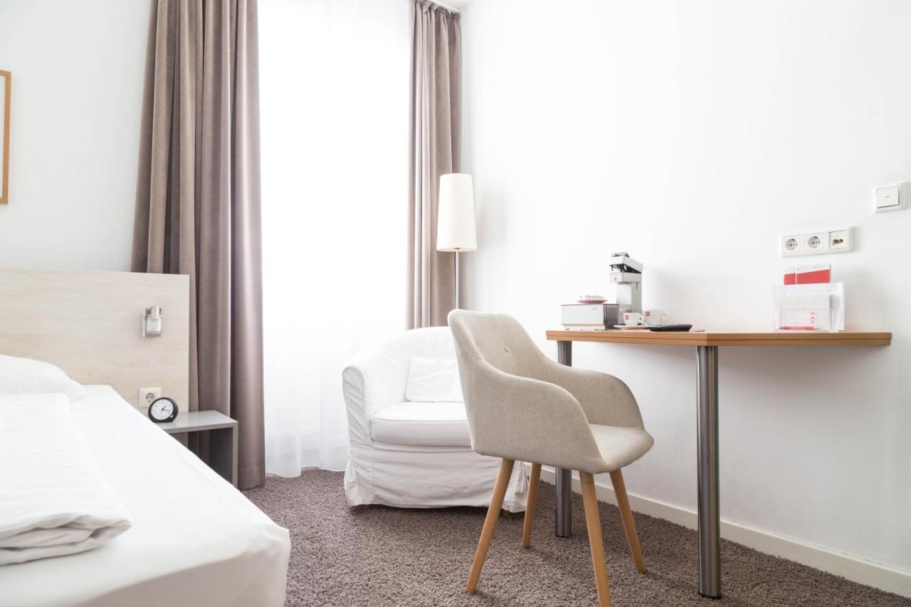 Max Hotel Duesseldorf Self-Check-In Ngoại thất bức ảnh