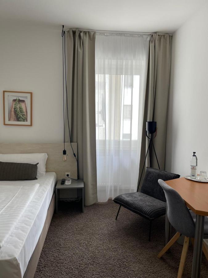 Max Hotel Duesseldorf Self-Check-In Ngoại thất bức ảnh