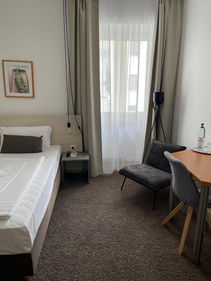Max Hotel Duesseldorf Self-Check-In Ngoại thất bức ảnh