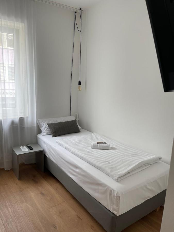 Max Hotel Duesseldorf Self-Check-In Ngoại thất bức ảnh
