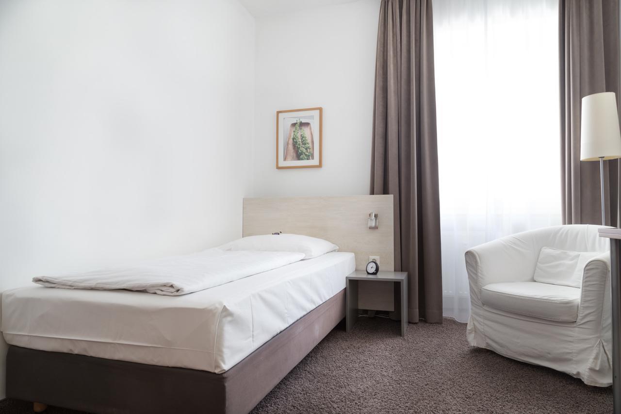 Max Hotel Duesseldorf Self-Check-In Ngoại thất bức ảnh
