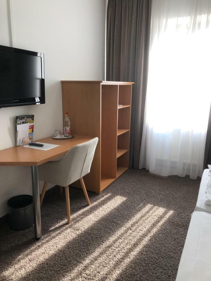 Max Hotel Duesseldorf Self-Check-In Ngoại thất bức ảnh
